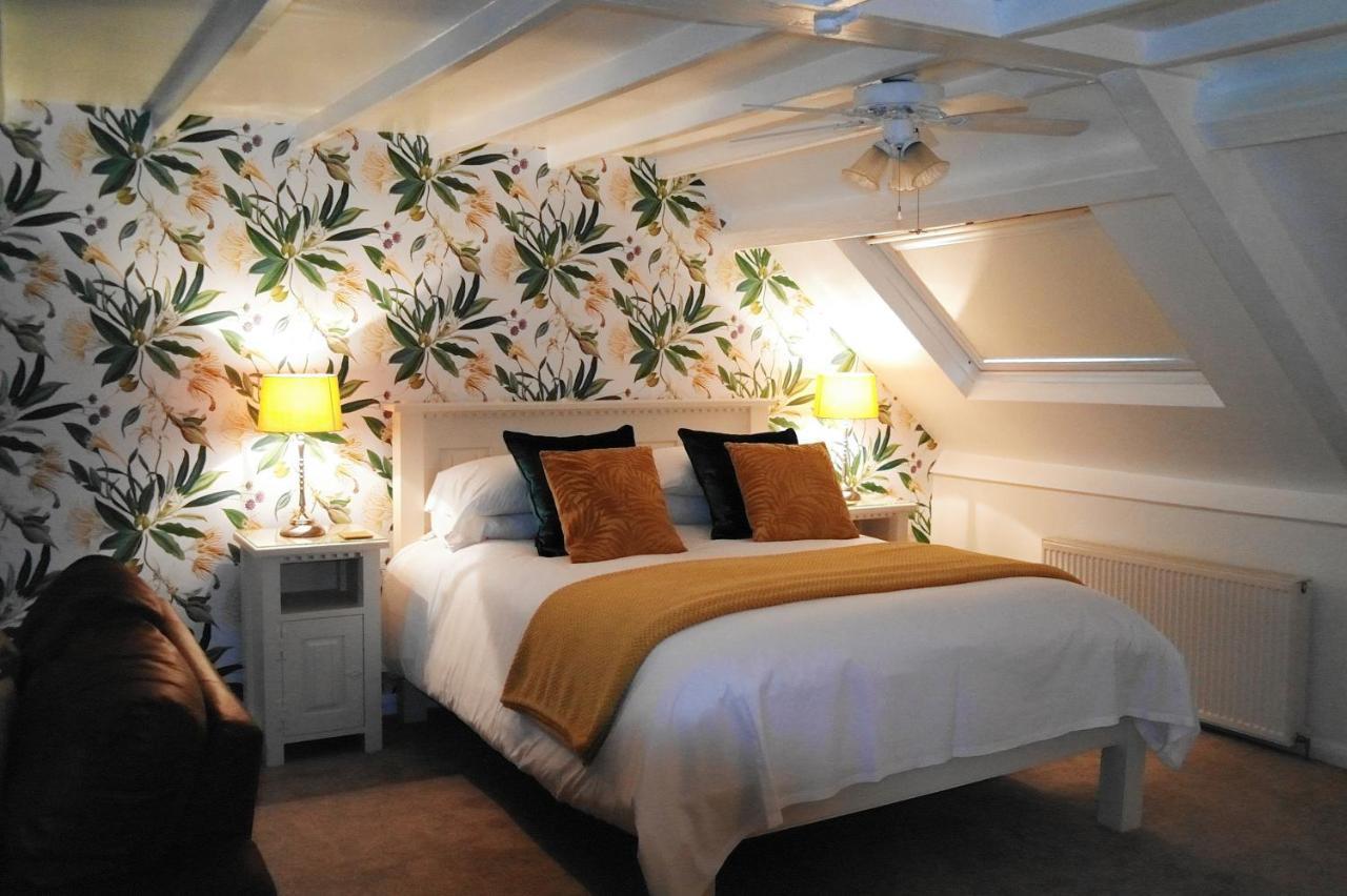 White Linen Whitby, Room Only Exterior photo