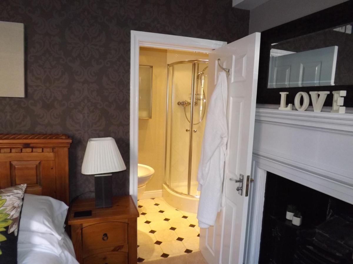 White Linen Whitby, Room Only Exterior photo