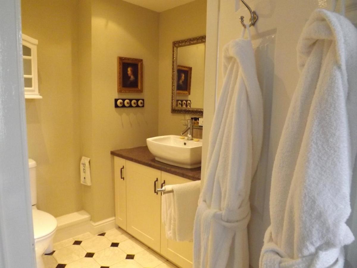 White Linen Whitby, Room Only Exterior photo