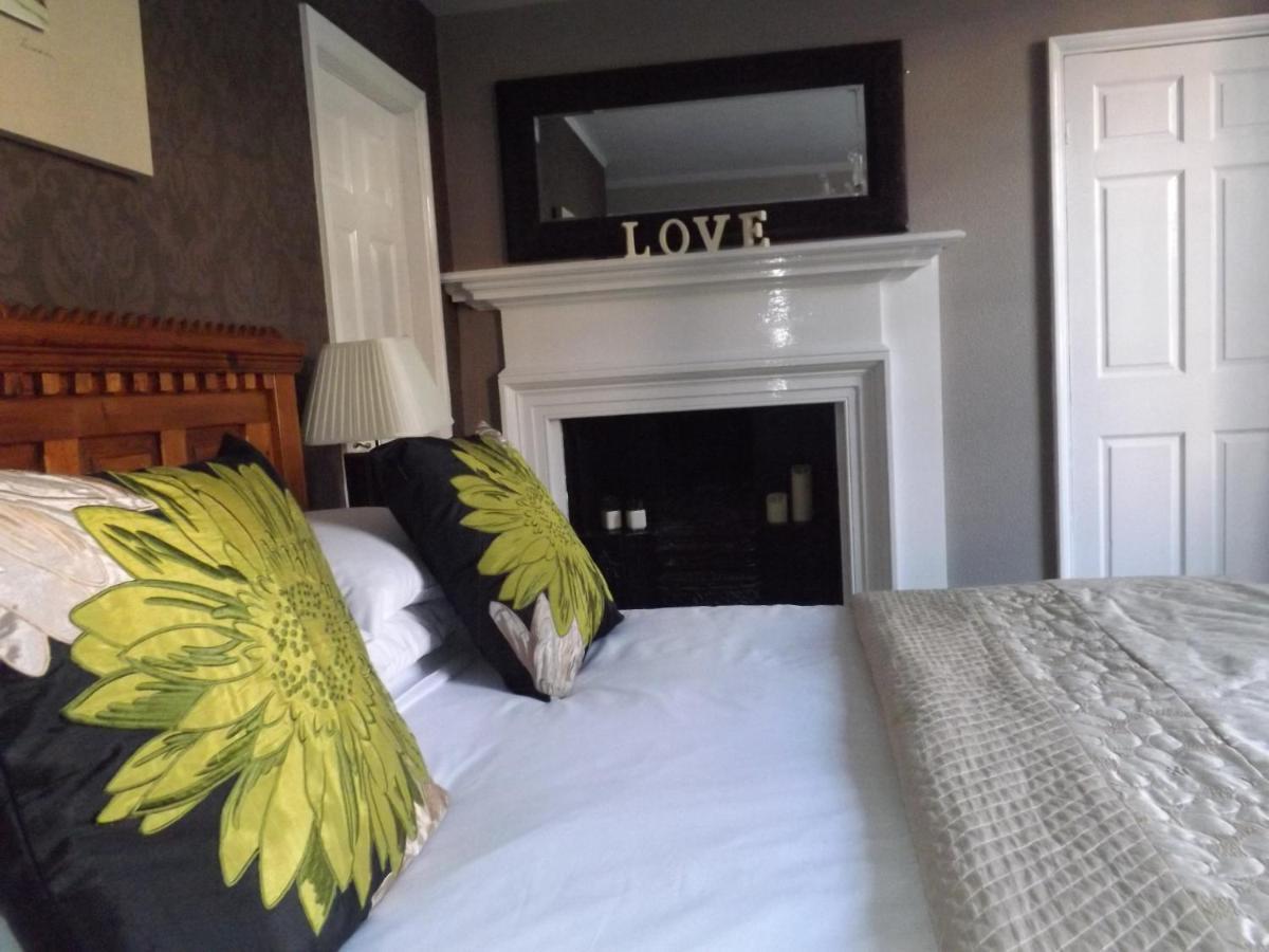 White Linen Whitby, Room Only Exterior photo